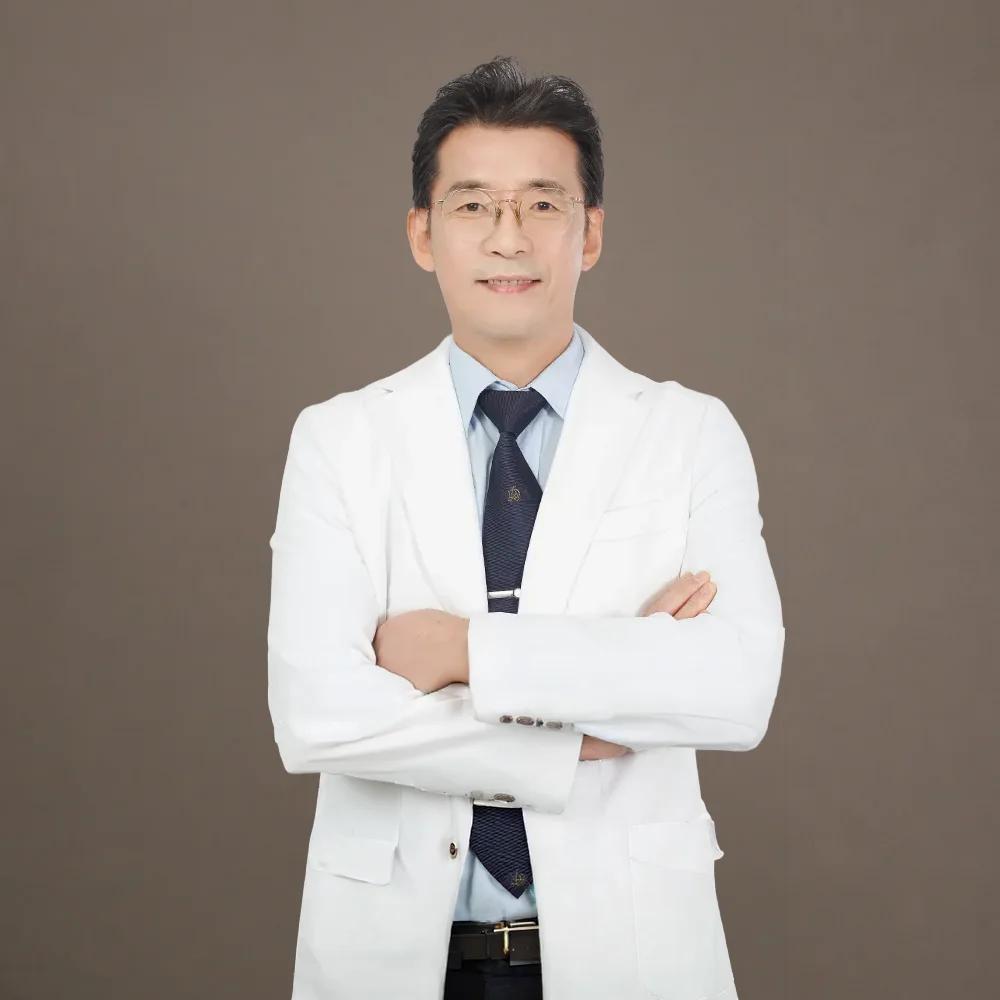 국원석 대표원장 — 리숨성형외과